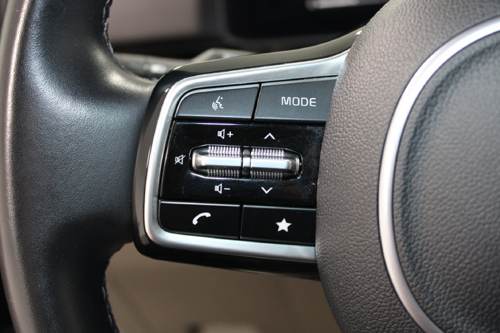 Used 2025 Kia Carnival FWD image 33