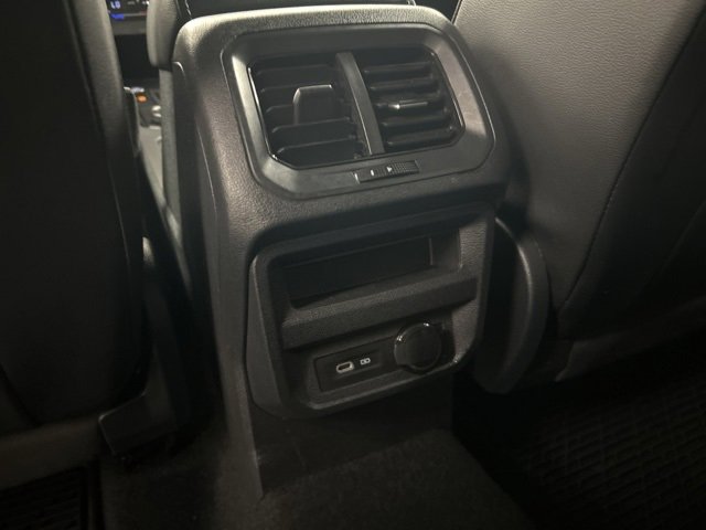 Used 2022 Volkswagen Tiguan SE w/ Panoramic Sunroof Package image 28