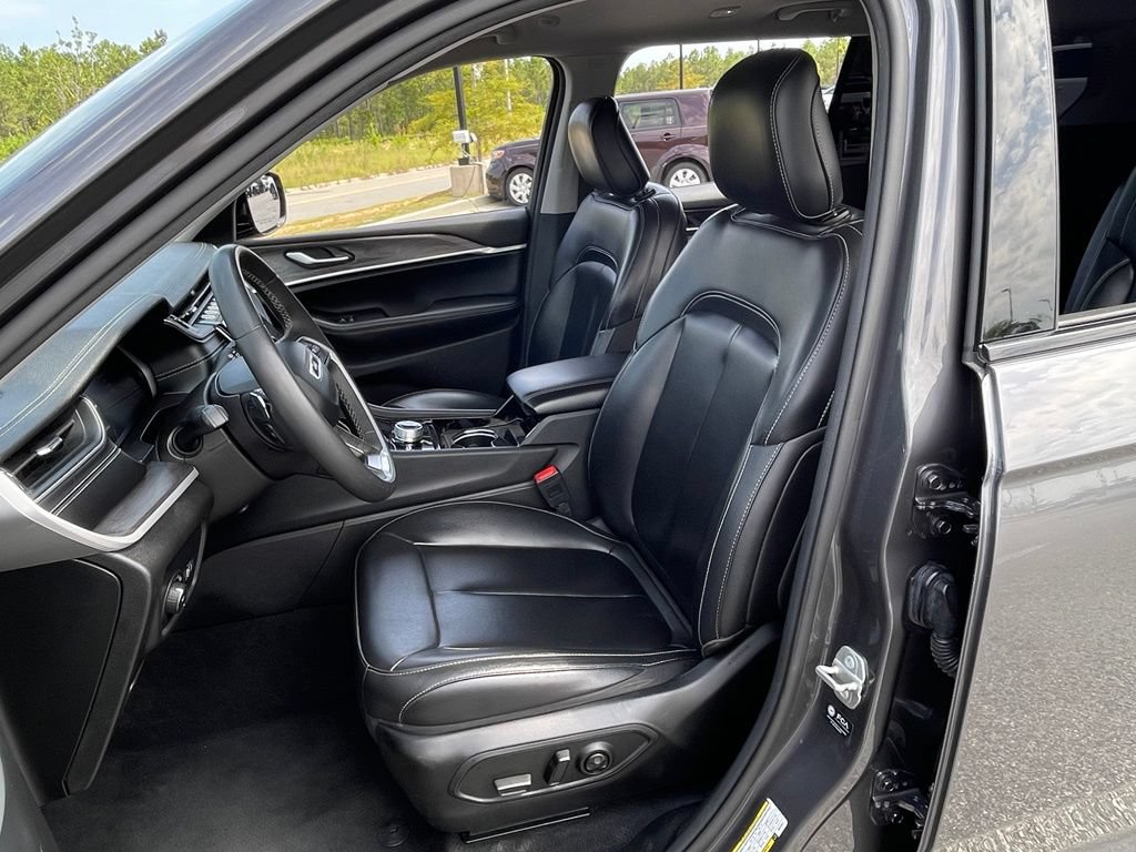 Used 2023 Jeep Grand Cherokee L Limited AWD/4WD image 34