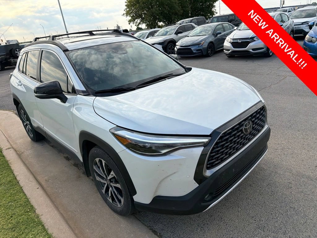 Certified 2025 Toyota Corolla Cross XLE w/ Convenience Package FWD image 3
