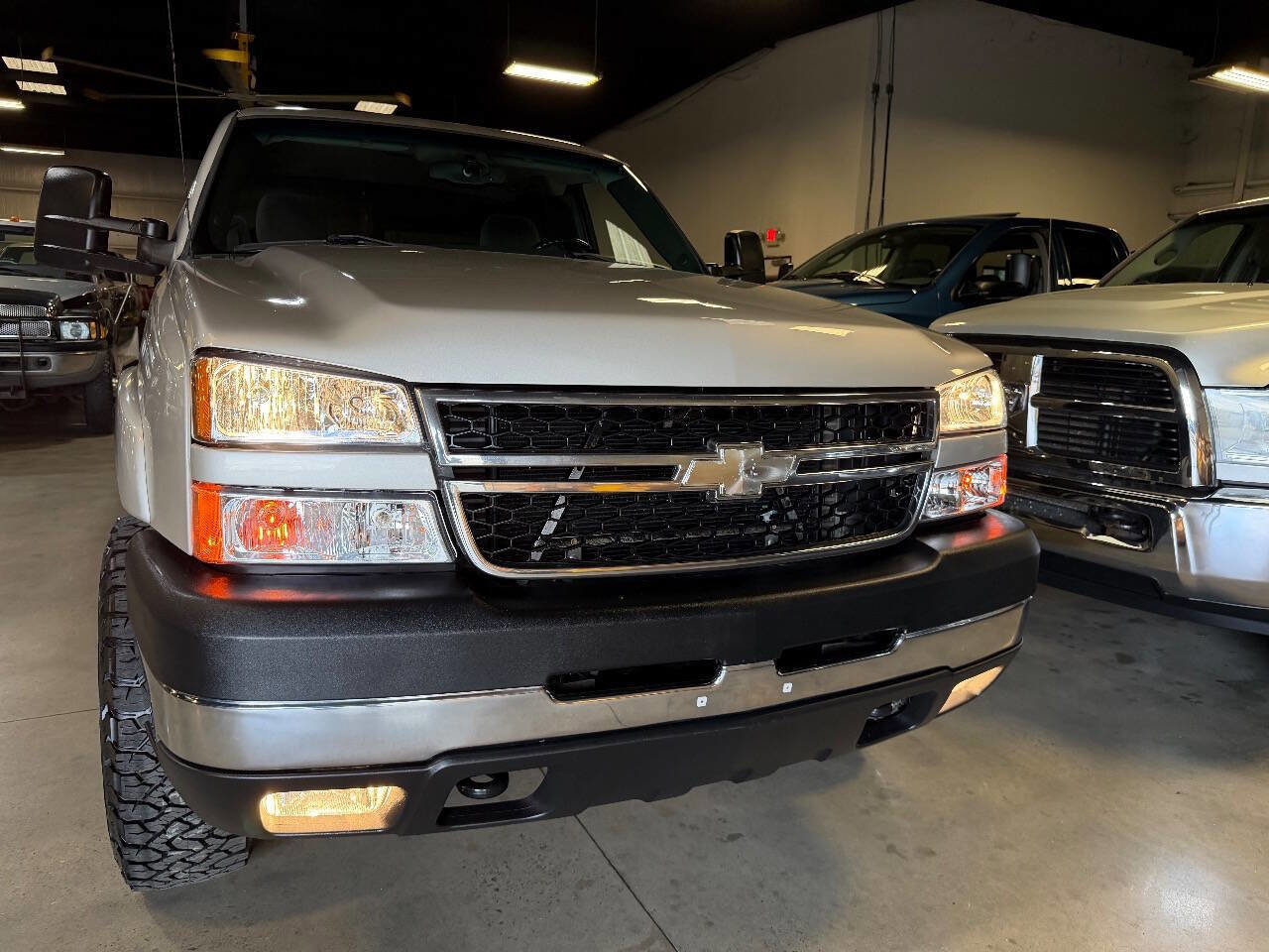 Used 2006 Chevrolet Silverado 3500 LT w/ Heavy-Duty Power Package AWD/4WD image 35