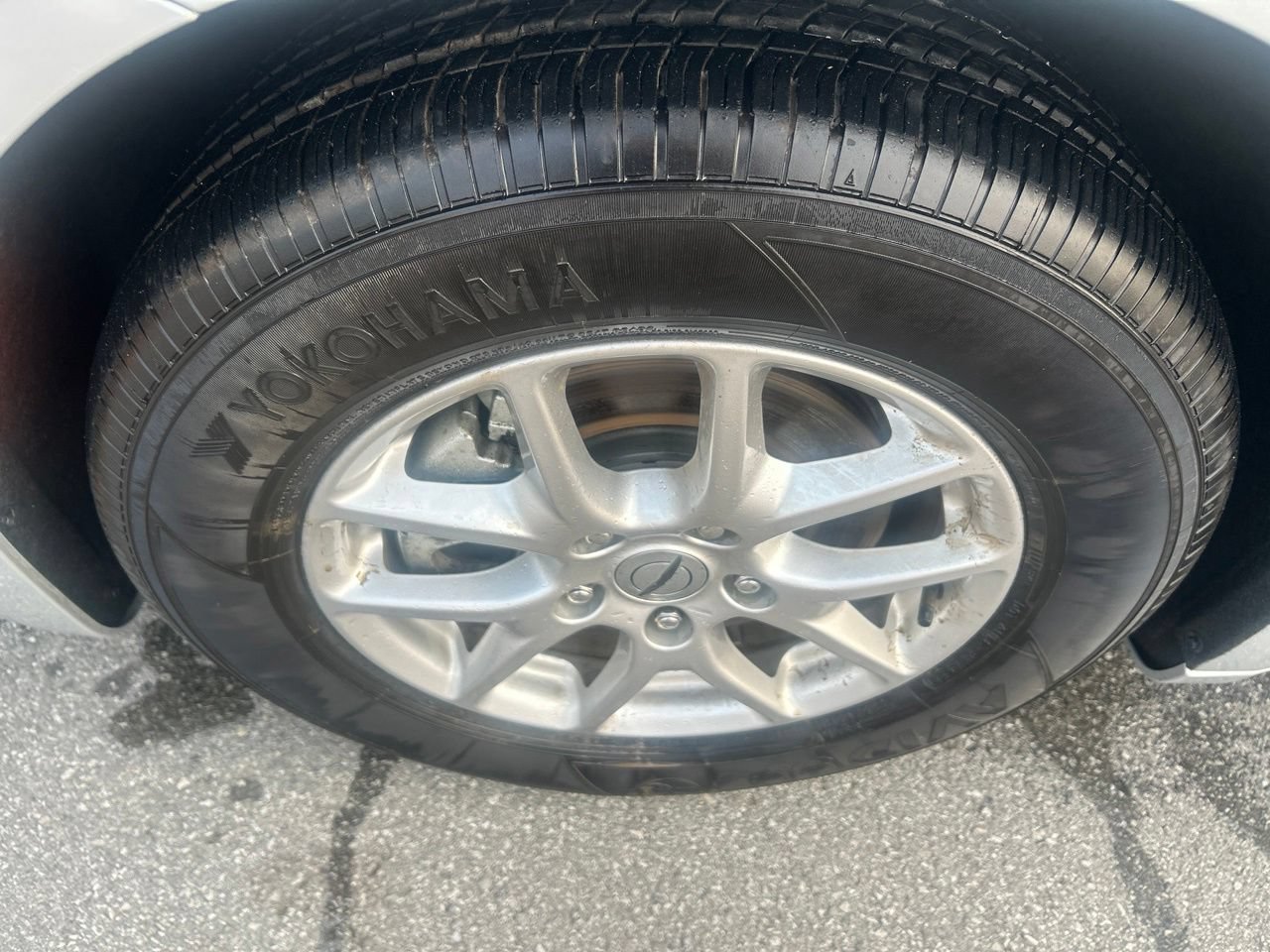 Used 2024 Chrysler Pacifica Touring-L w/ Uconnect Theater Family Group FWD image 9