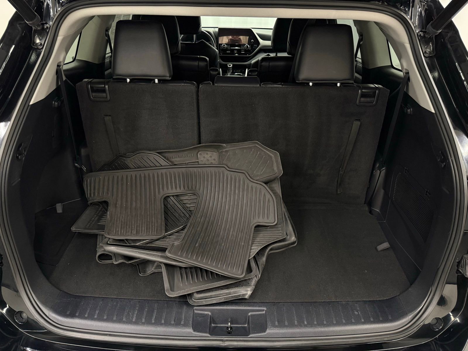 Used 2023 Toyota Highlander XLE image 5