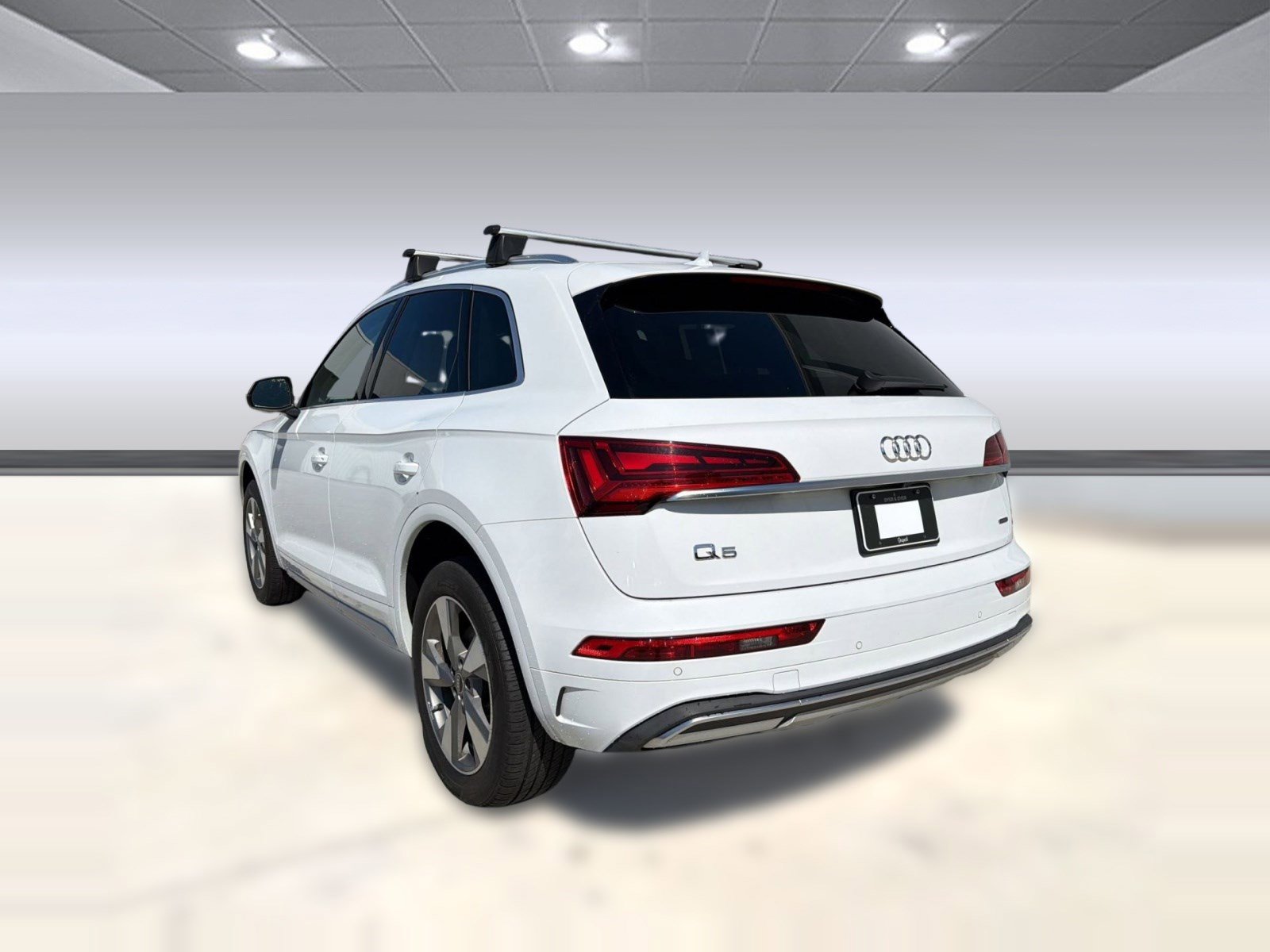 Used 2023 Audi Q5 2.0T Premium w/ Convenience Package AWD/4WD image 3