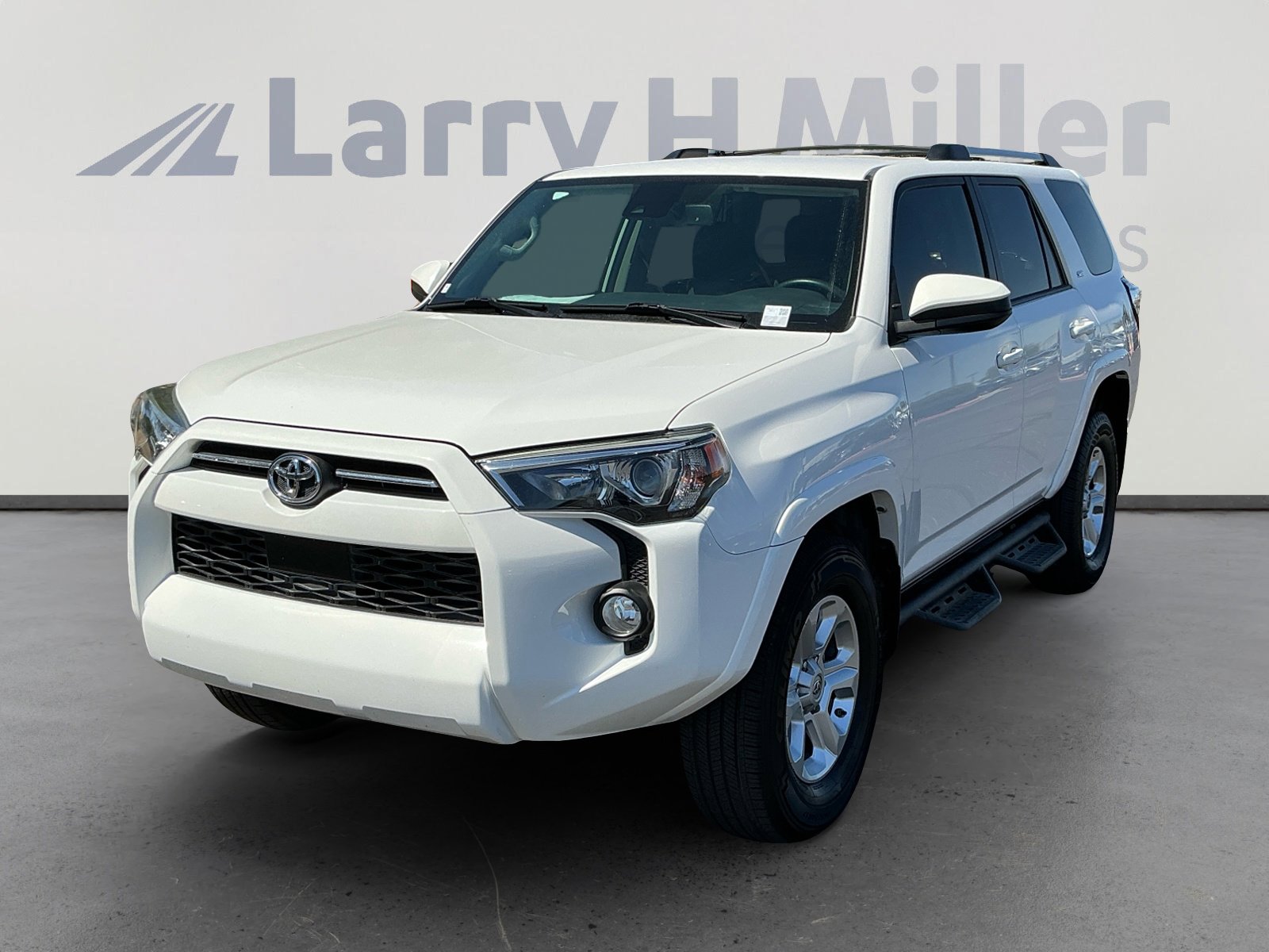 Used 2020 Toyota 4Runner SR5 AWD/4WD image 1