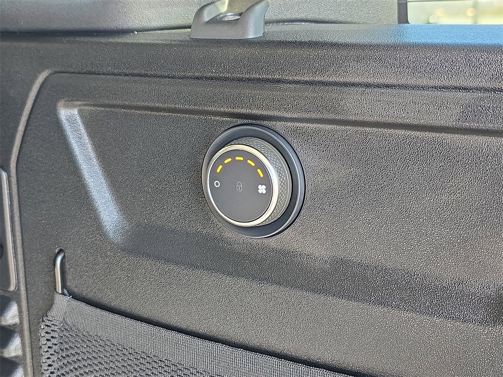 Used 2021 Land Rover Defender 110 SE image 16