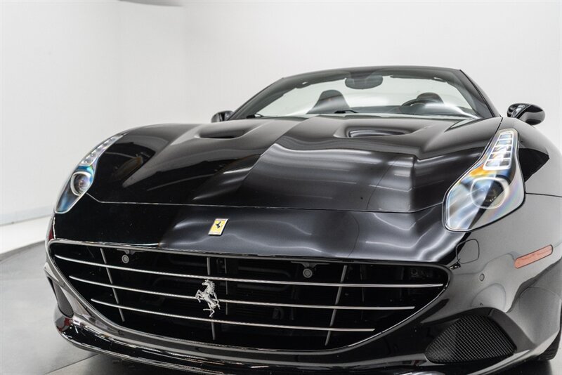 Used 2017 Ferrari California T RWD image 20