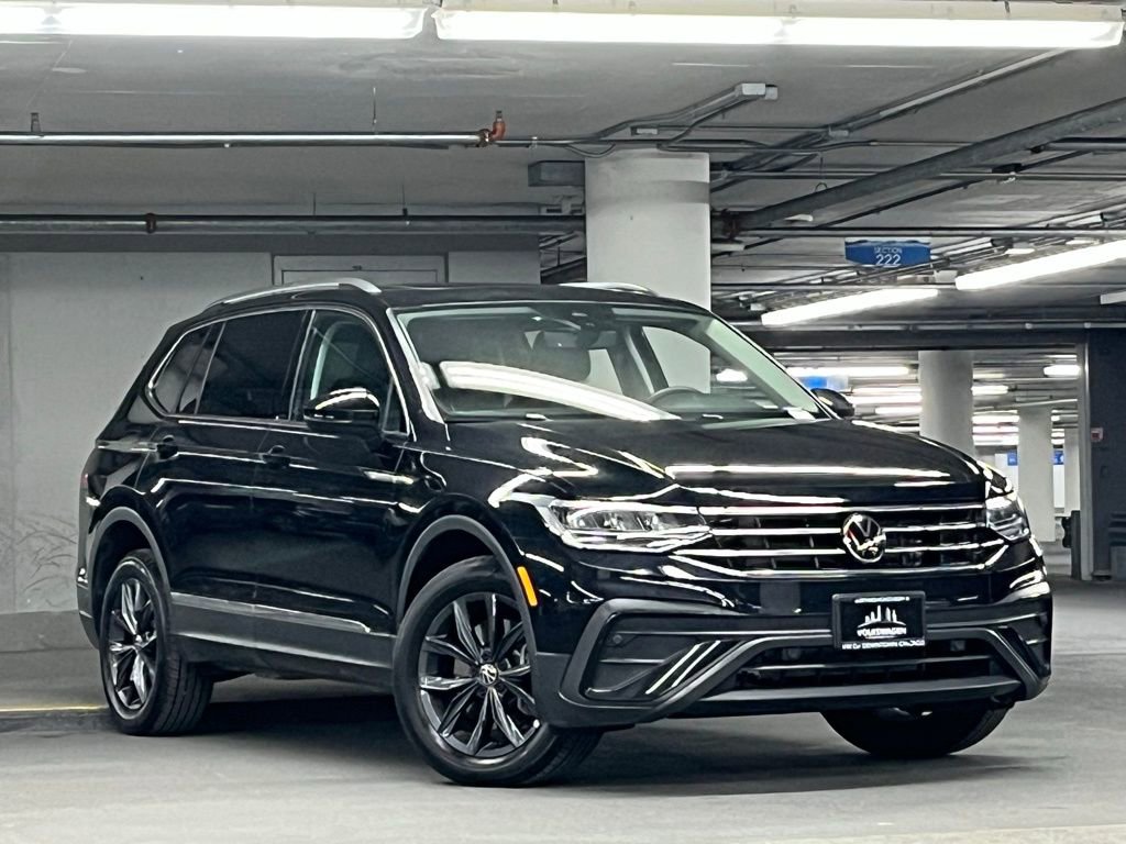Used 2022 Volkswagen Tiguan SE w/ Panoramic Sunroof Package image 2