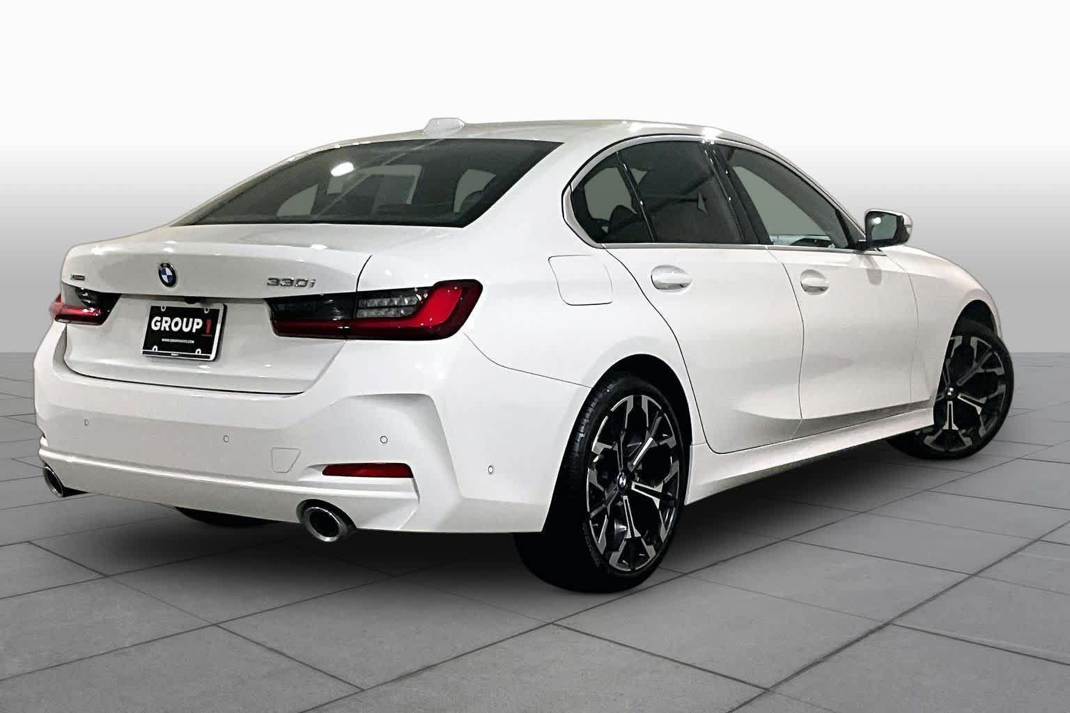 Used 2025 BMW 330i xDrive Sedan w/ Premium Package AWD/4WD image 12