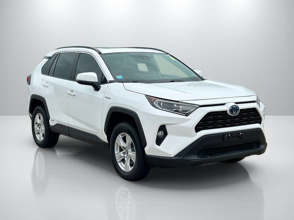 Used 2021 Toyota RAV4 XLE w/ Convenience Package AWD/4WD image 3