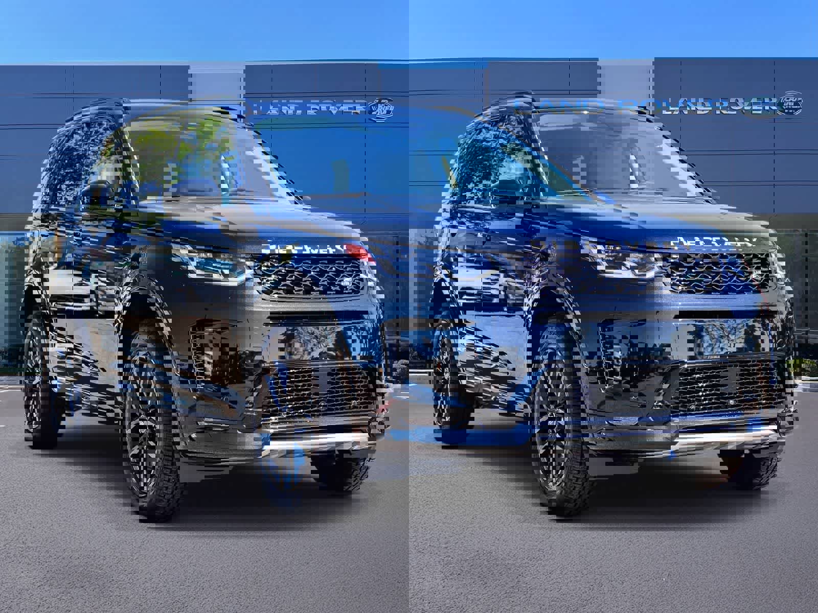 New 2025 Land Rover Discovery Sport S image 3