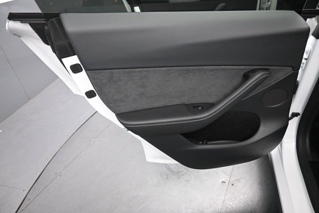 Used 2025 Tesla Model Y Long Range RWD image 19