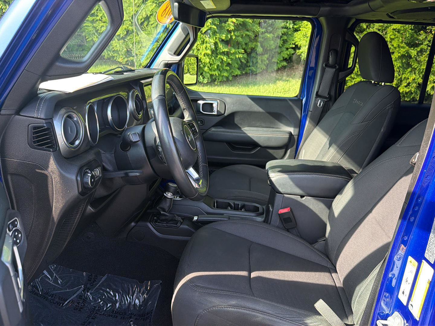 Used 2018 Jeep Wrangler Unlimited Sahara AWD/4WD image 9