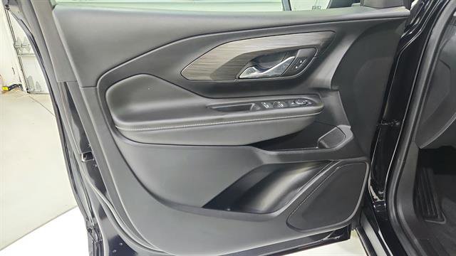 Used 2023 GMC Terrain SLE image 18
