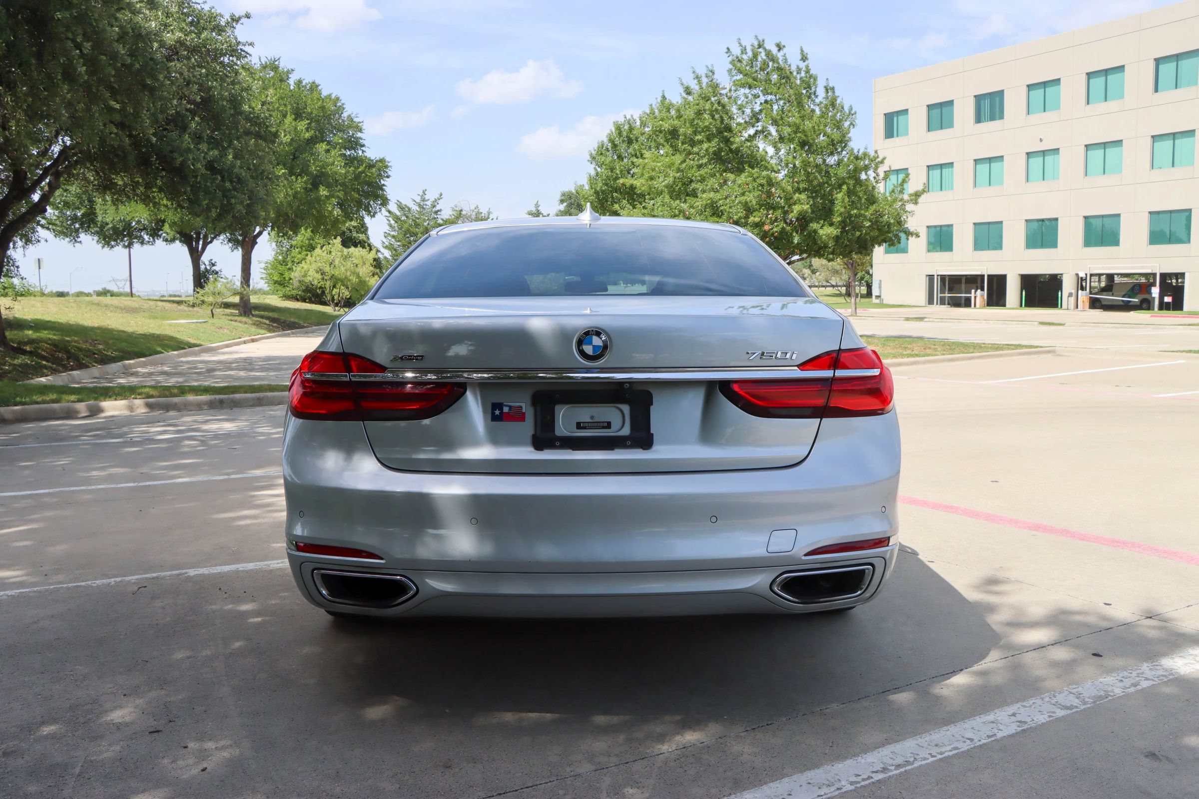Used 2017 BMW 750i xDrive AWD/4WD image 6