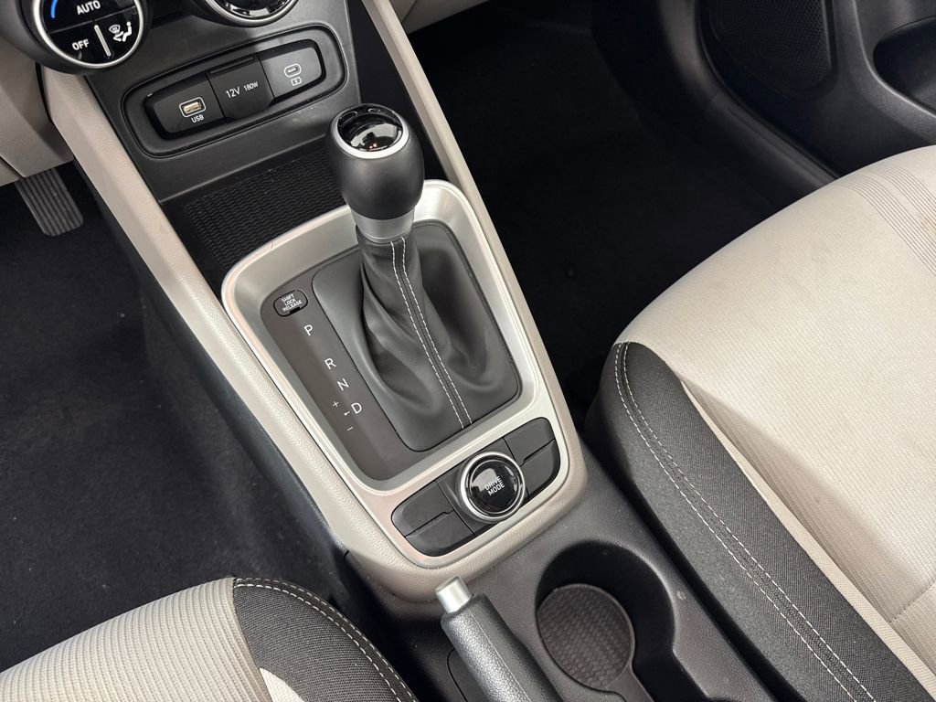 Certified 2025 Hyundai Venue SEL image 23