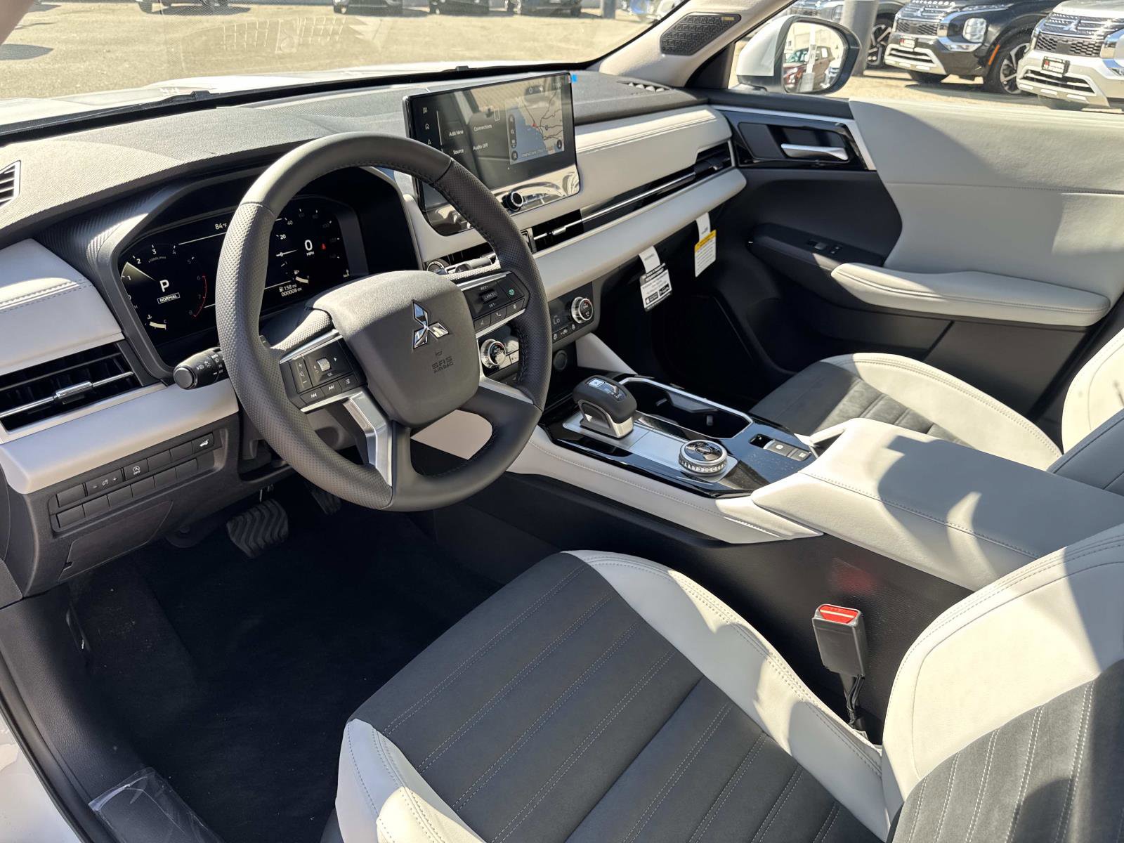 New 2026 Mitsubishi Outlander SE image 14