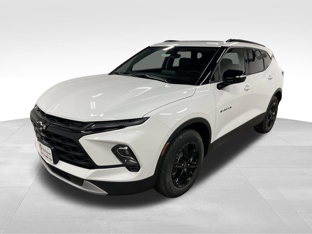 New 2026 Chevrolet Blazer LT w/ Sound & Technology Package AWD/4WD image 4