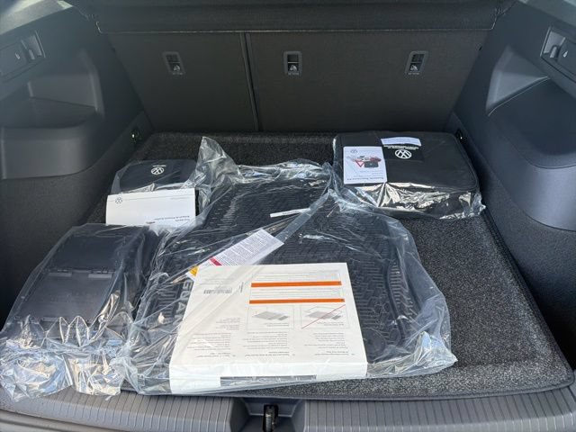 New 2026 Volkswagen Tiguan SEL R-Line AWD/4WD image 22