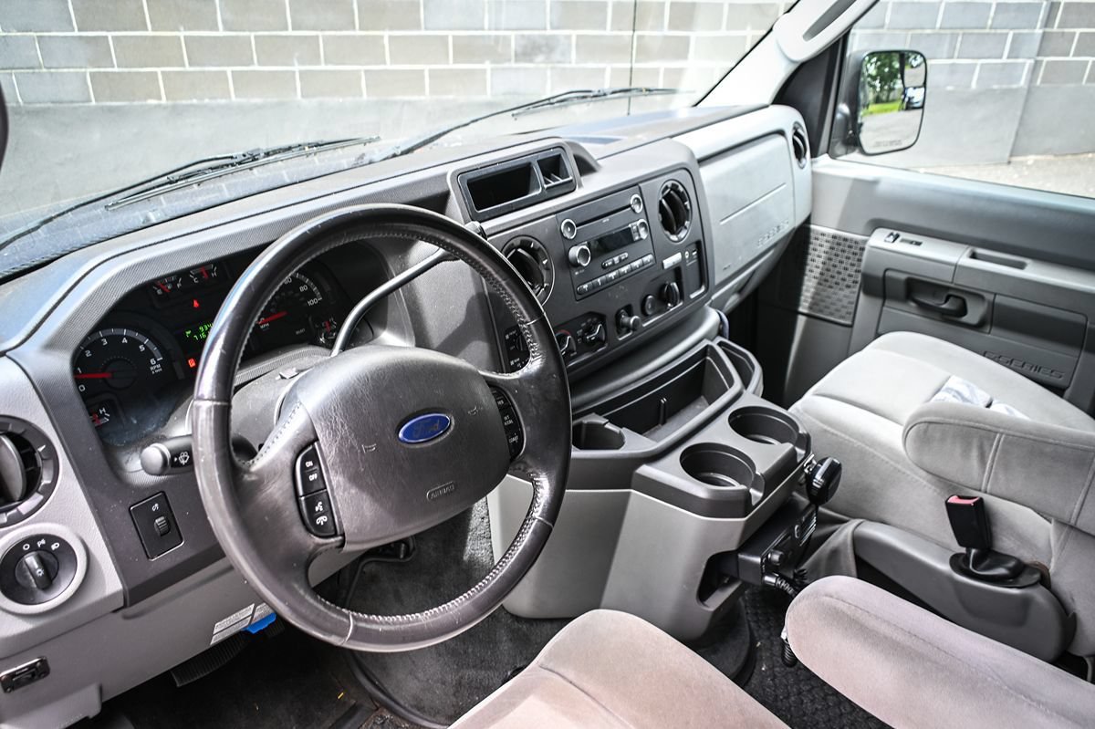 Used 2011 Ford E-150 and Econoline 150 w/ RV Plus Pkg RWD image 9