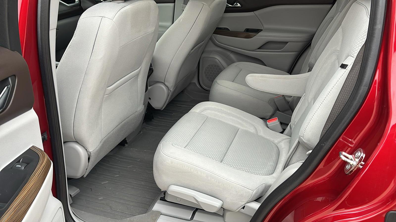 Used 2023 GMC Acadia SLE w/ Driver Convenience Package image 27