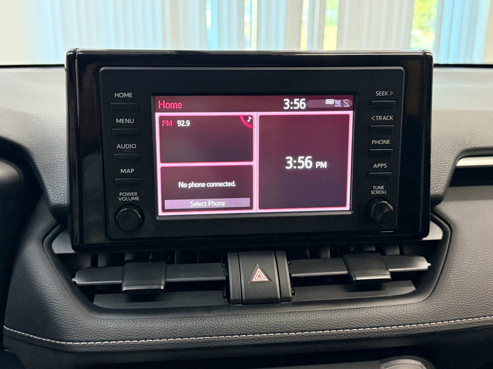Used 2019 Toyota RAV4 LE w/ Carpet Mat Package AWD/4WD image 32