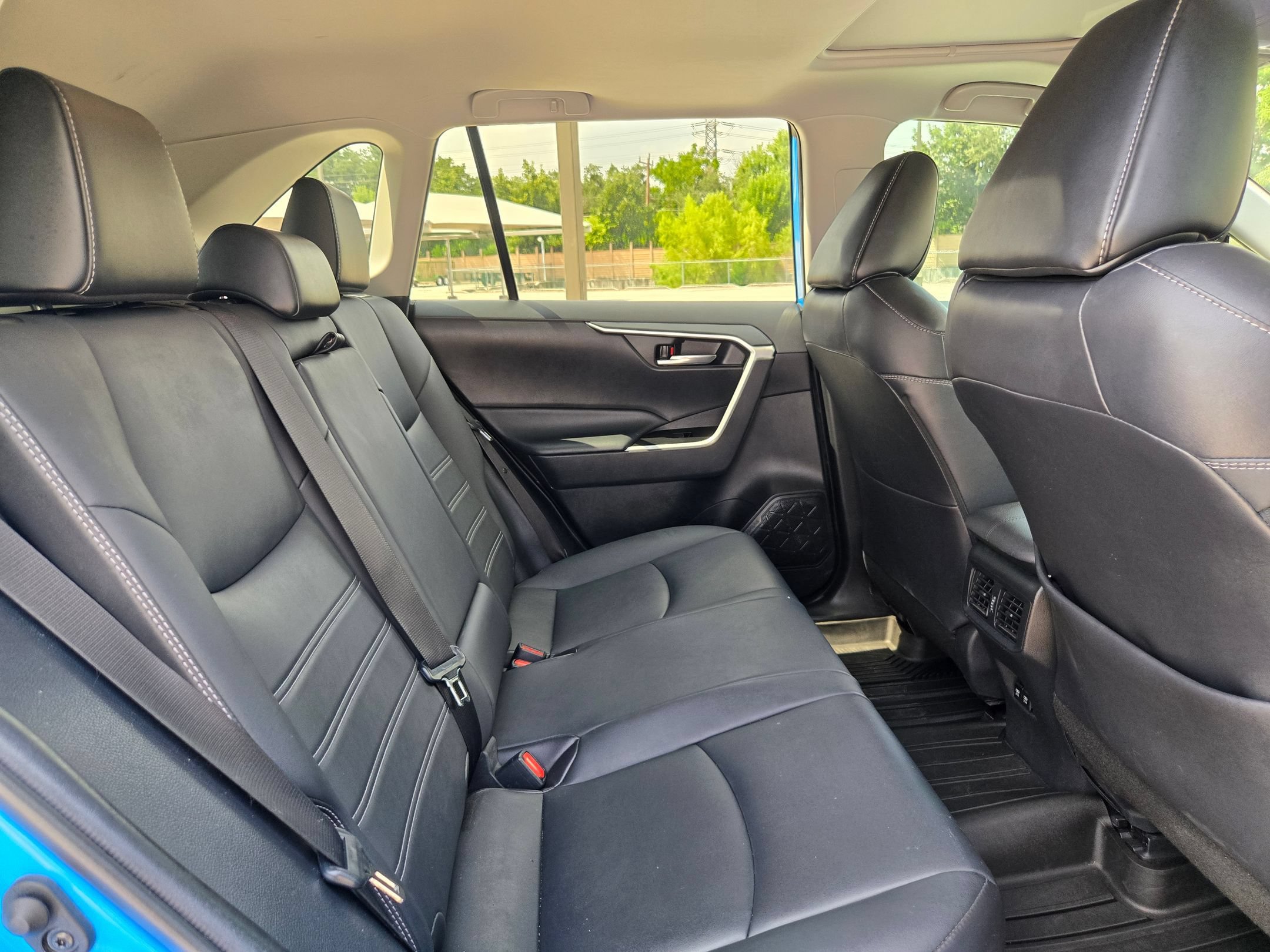 Used 2021 Toyota RAV4 XLE Premium FWD image 24