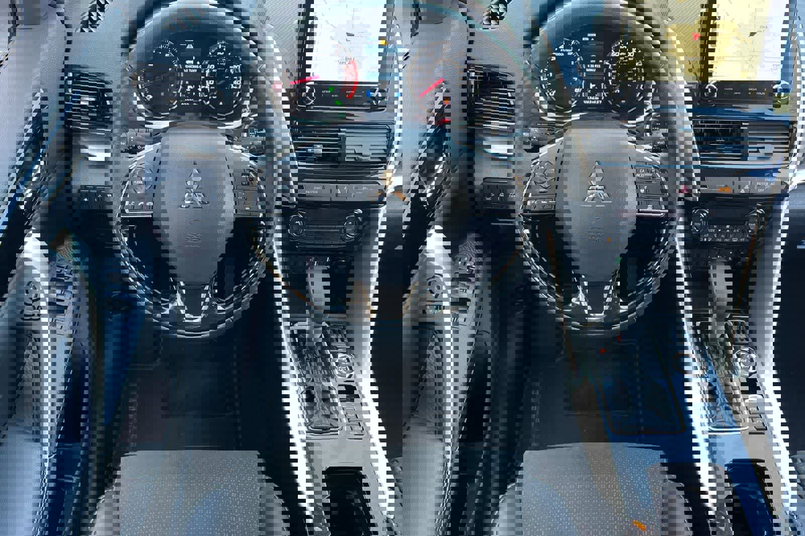 Used 2025 Mitsubishi Eclipse Cross SE image 16