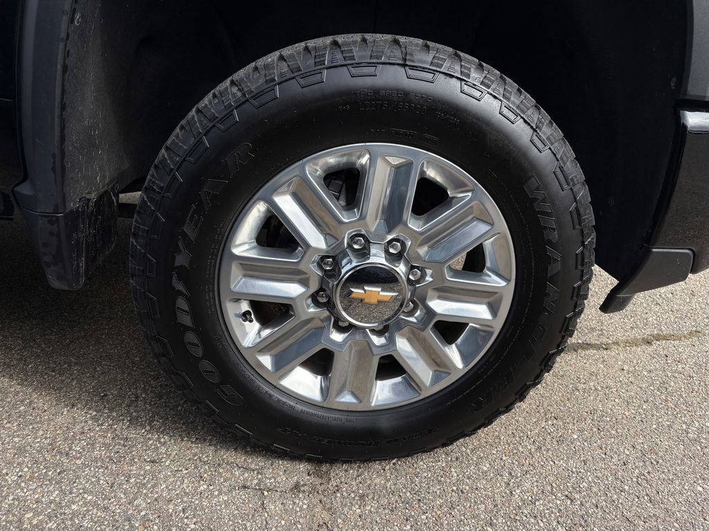 Used 2024 Chevrolet Silverado 2500 High Country image 32