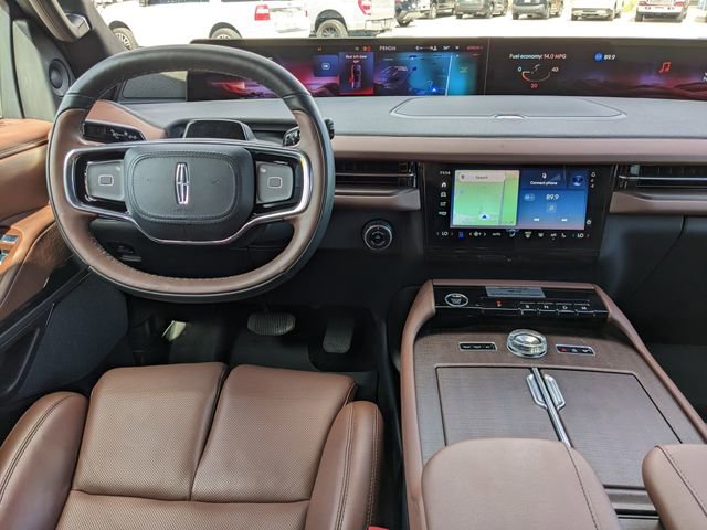 Used 2025 Lincoln Navigator Reserve image 16