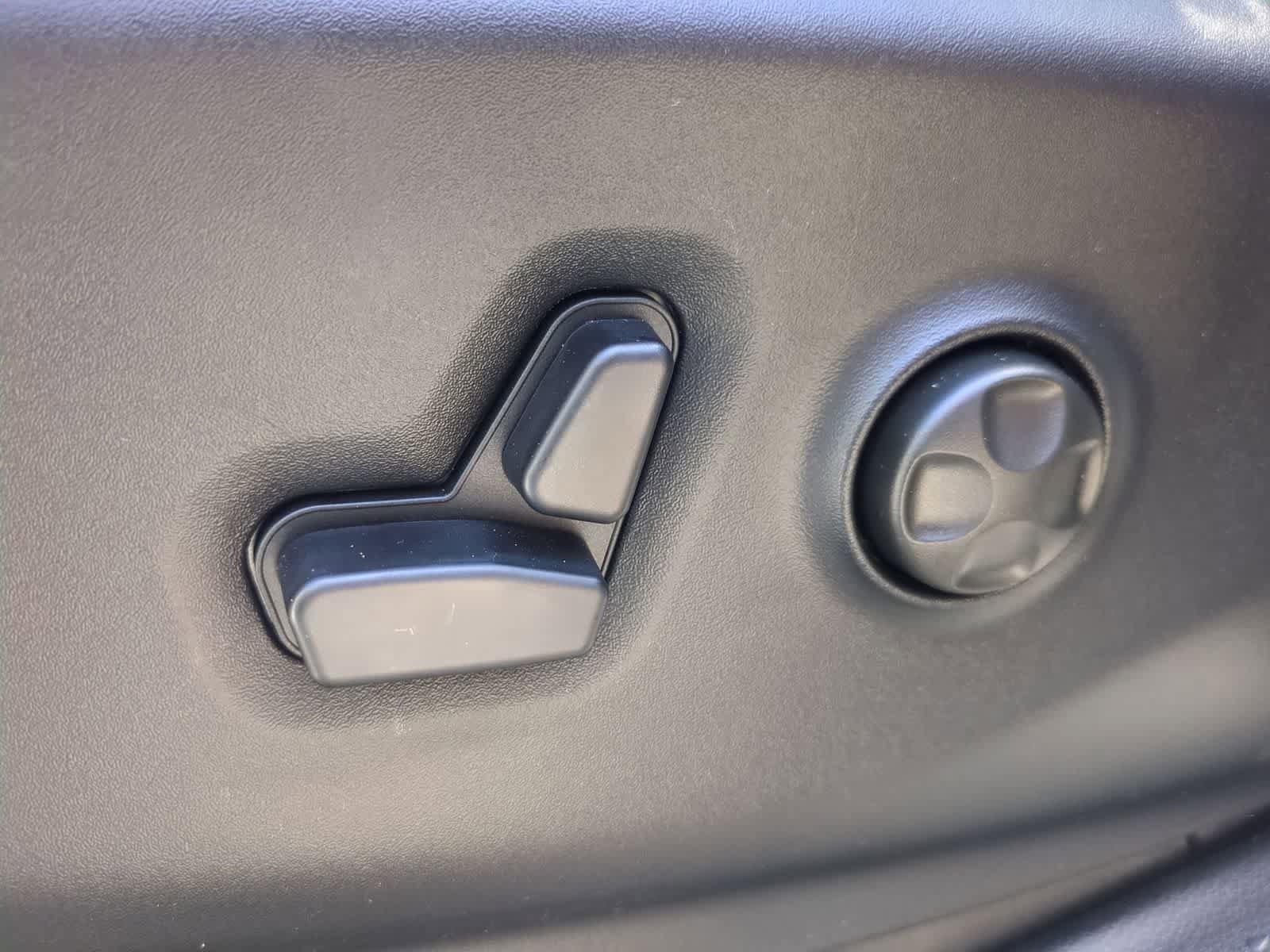 New 2027 Chrysler Pacifica Select FWD image 17