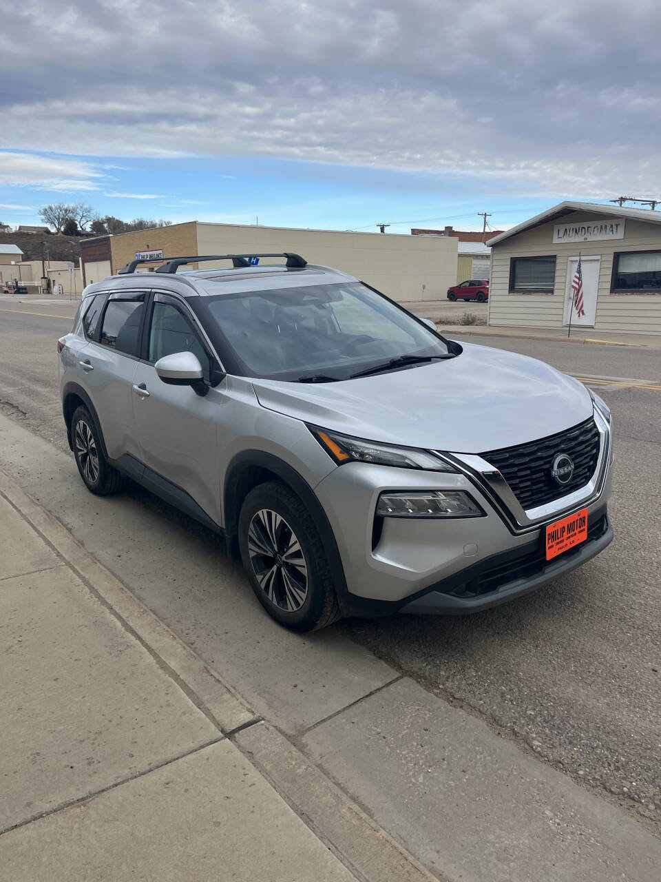 Used 2023 Nissan Rogue SV w/ SV Premium B Package image 2