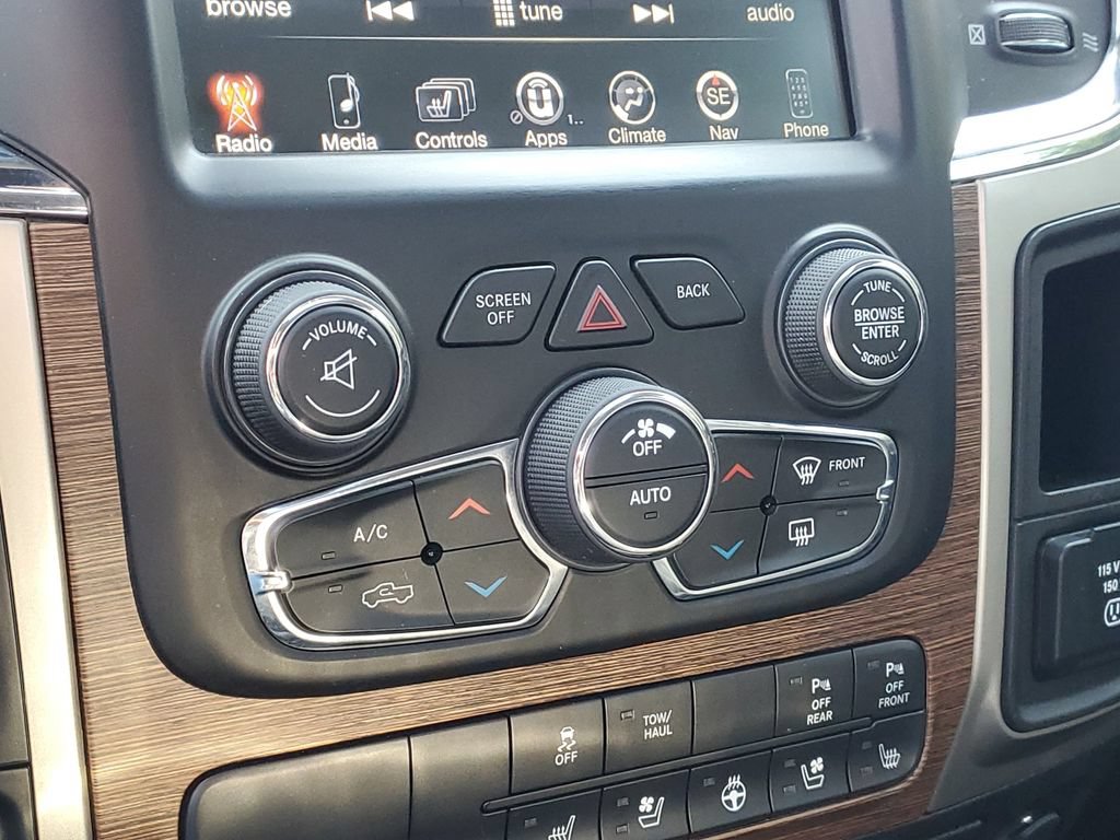 Used 2017 RAM 1500 Laramie AWD/4WD image 28