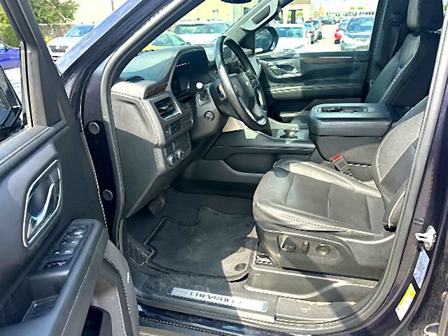 Used 2023 Chevrolet Suburban Premier AWD/4WD image 12