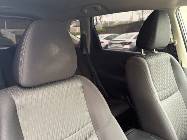 Used 2018 Nissan Rogue SV image 29