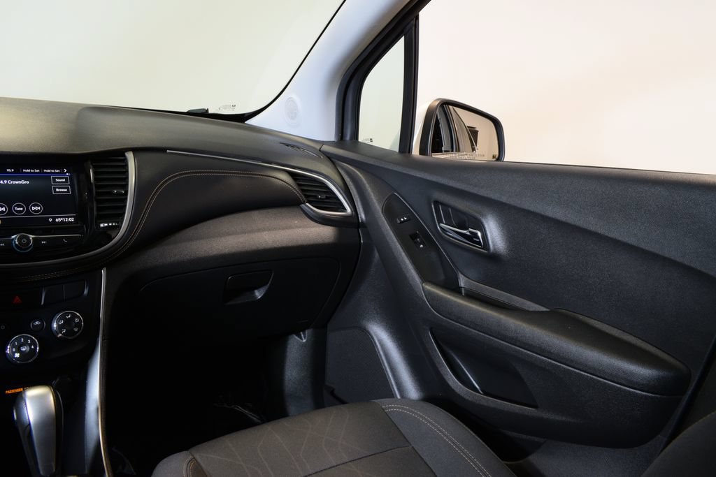 Used 2020 Chevrolet Trax LT FWD image 15