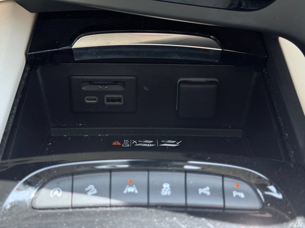 Used 2022 Buick Envision Avenir w/ Technology Package II AWD/4WD image 42