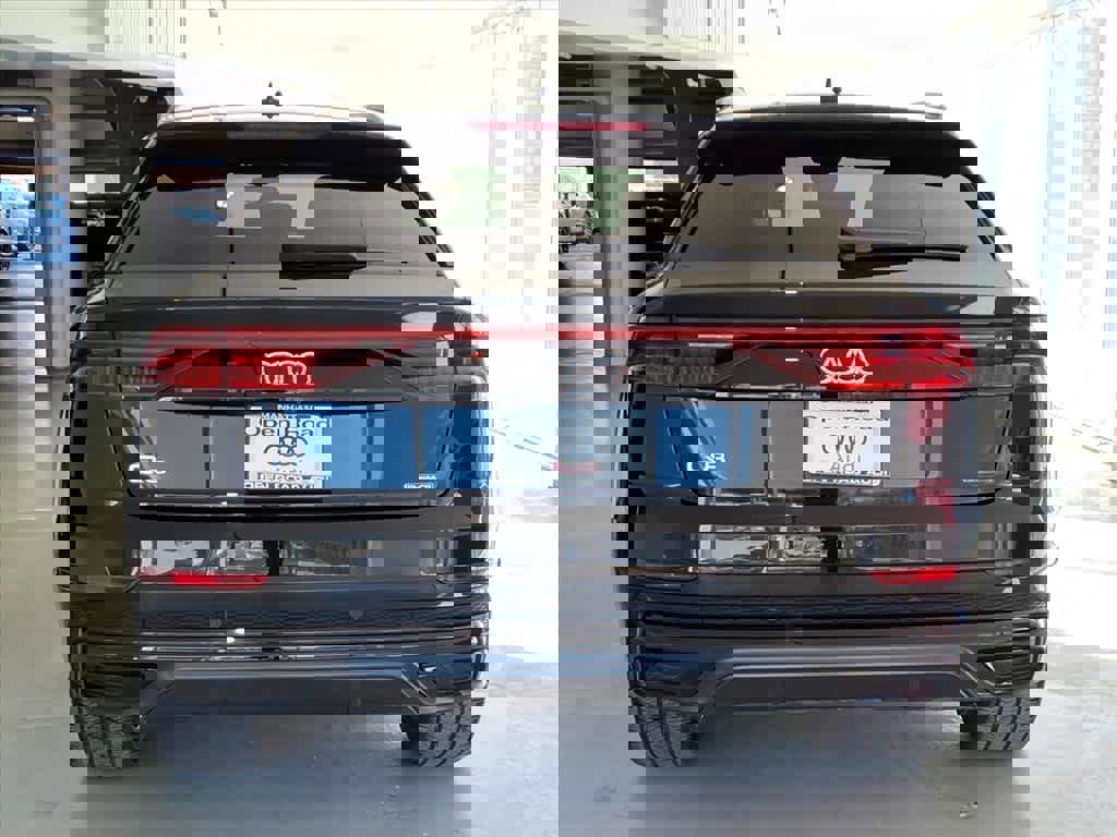 Certified 2023 Audi Q8 Prestige w/ Prestige Package image 5