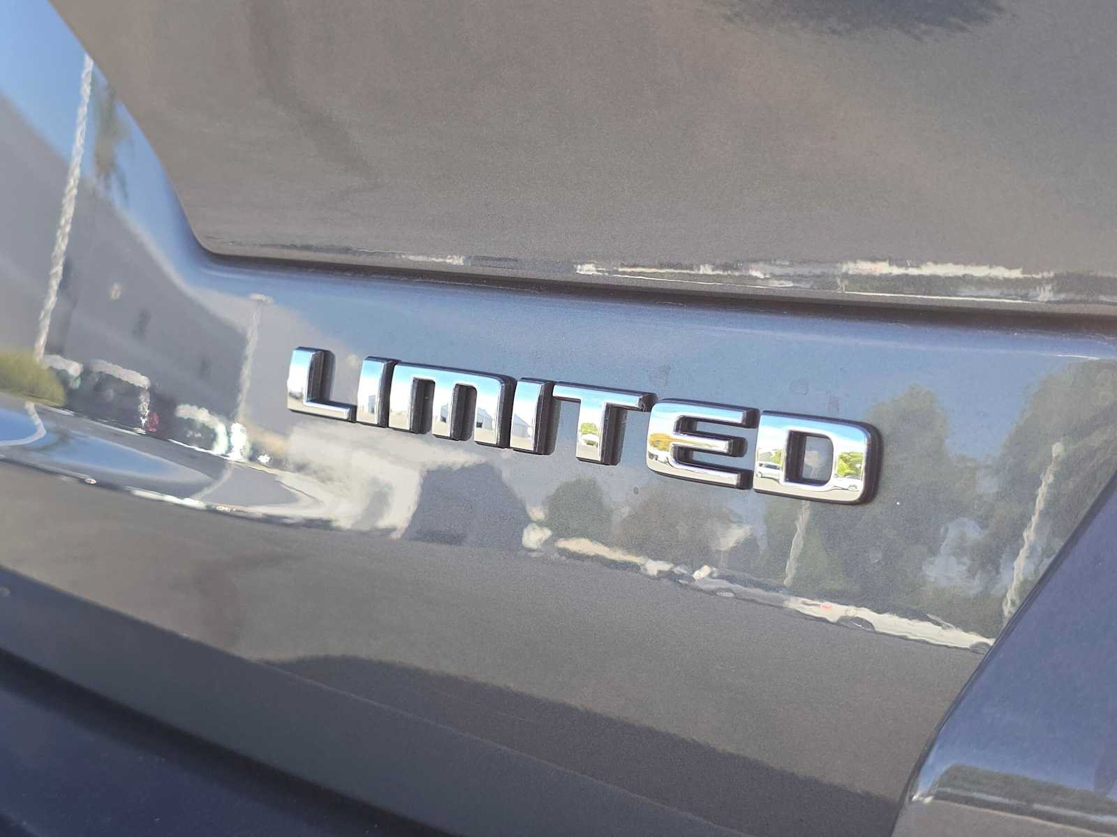 Used 2023 Jeep Grand Cherokee L Limited w/ Rear Seat Video Group I AWD/4WD image 14
