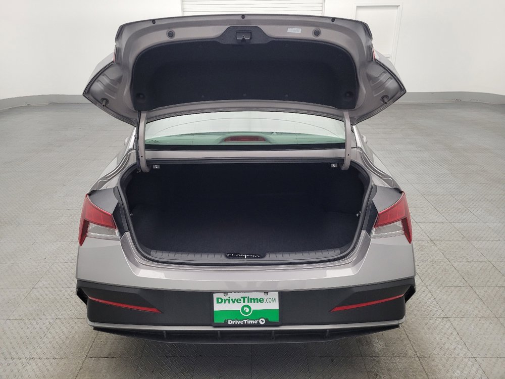 Used 2025 Hyundai Elantra SE image 29