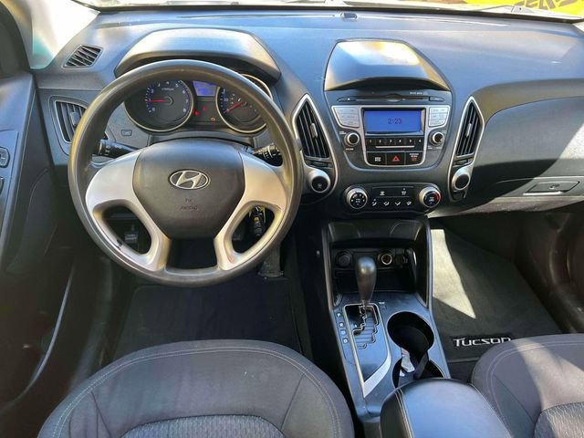 Used 2013 Hyundai Tucson GL image 12