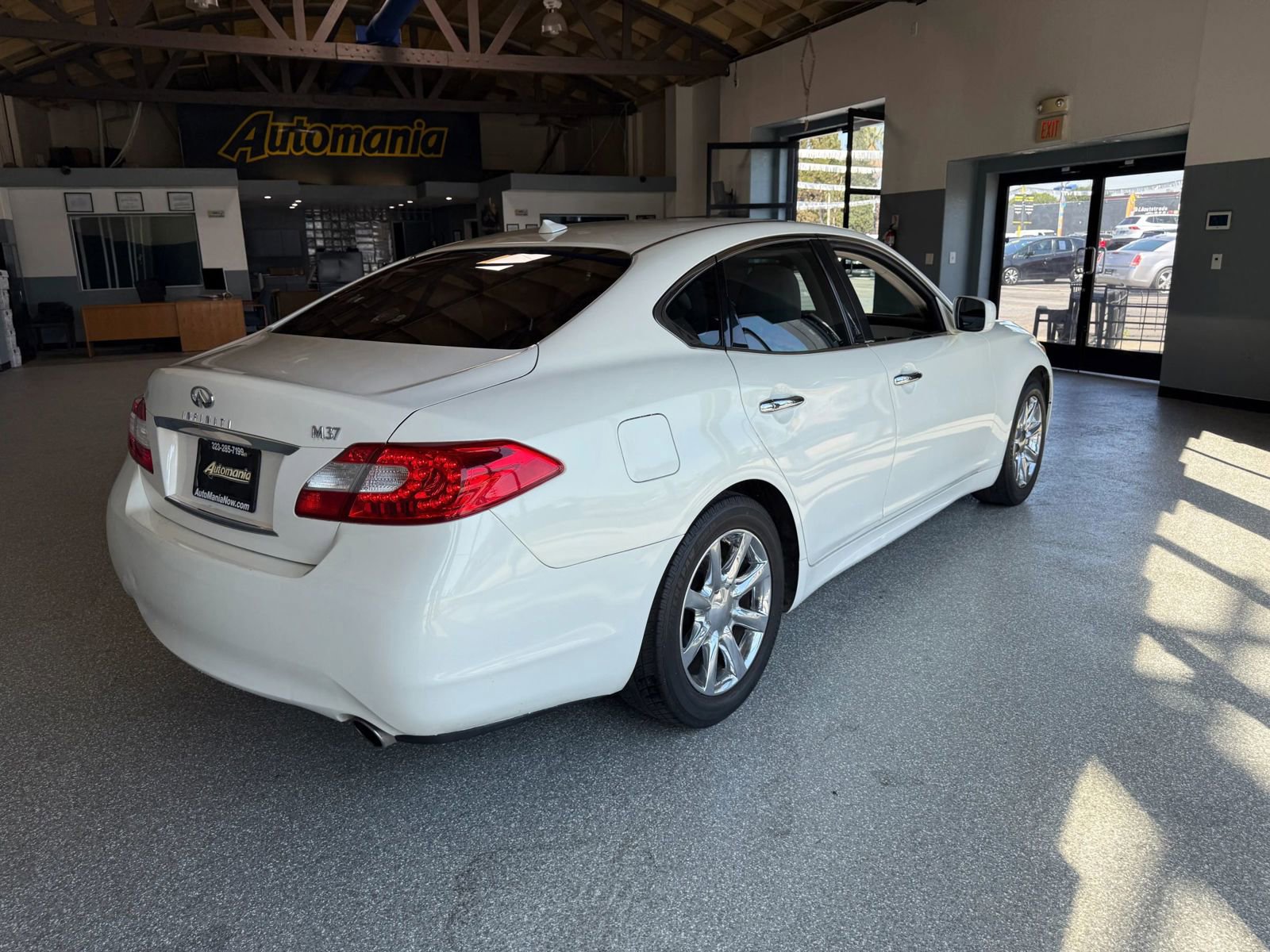 Used 2011 INFINITI M37 w/ Deluxe Touring Pkg RWD image 7