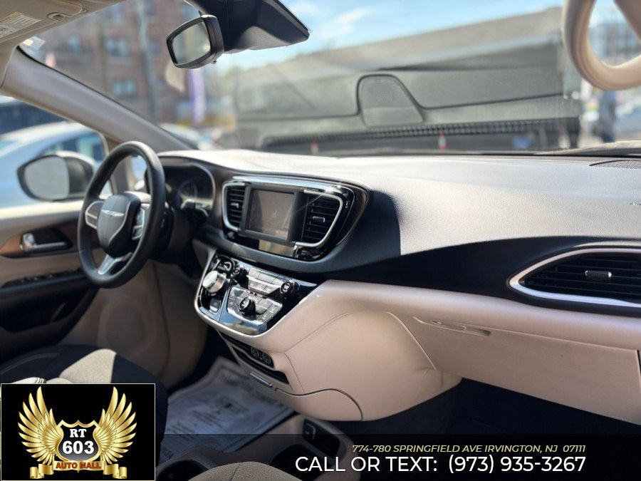 Used 2023 Chrysler Voyager LX FWD image 19