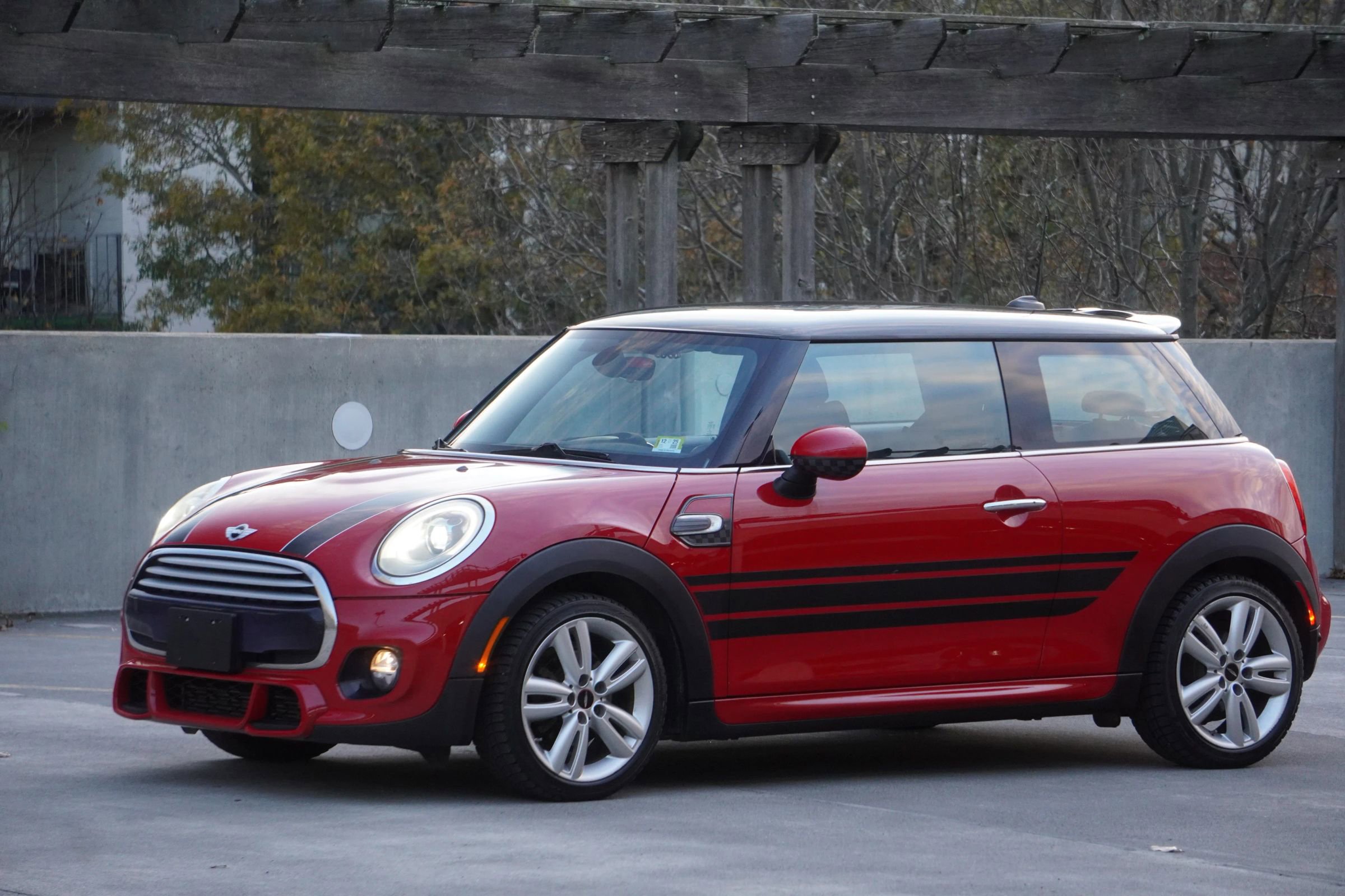 Used 2015 MINI Cooper 2-Door Hardtop image 2