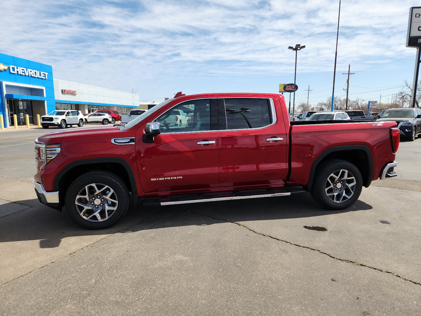 New 2026 GMC Sierra 1500 SLT image 2