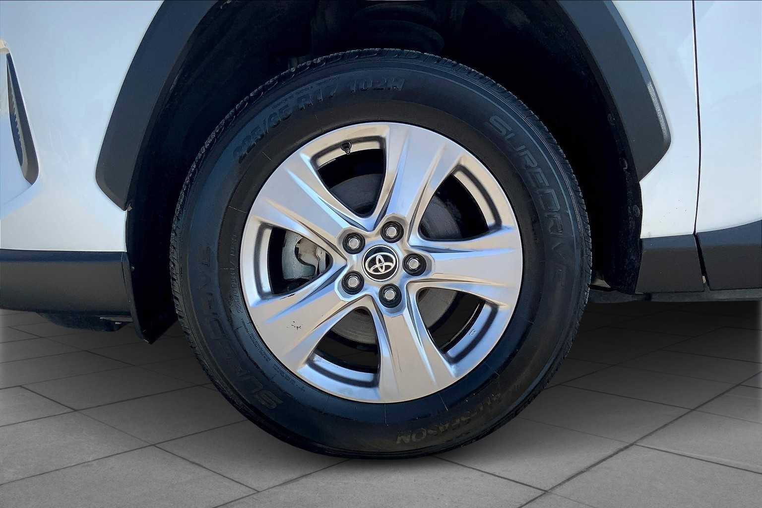 Used 2022 Toyota RAV4 XLE FWD image 11