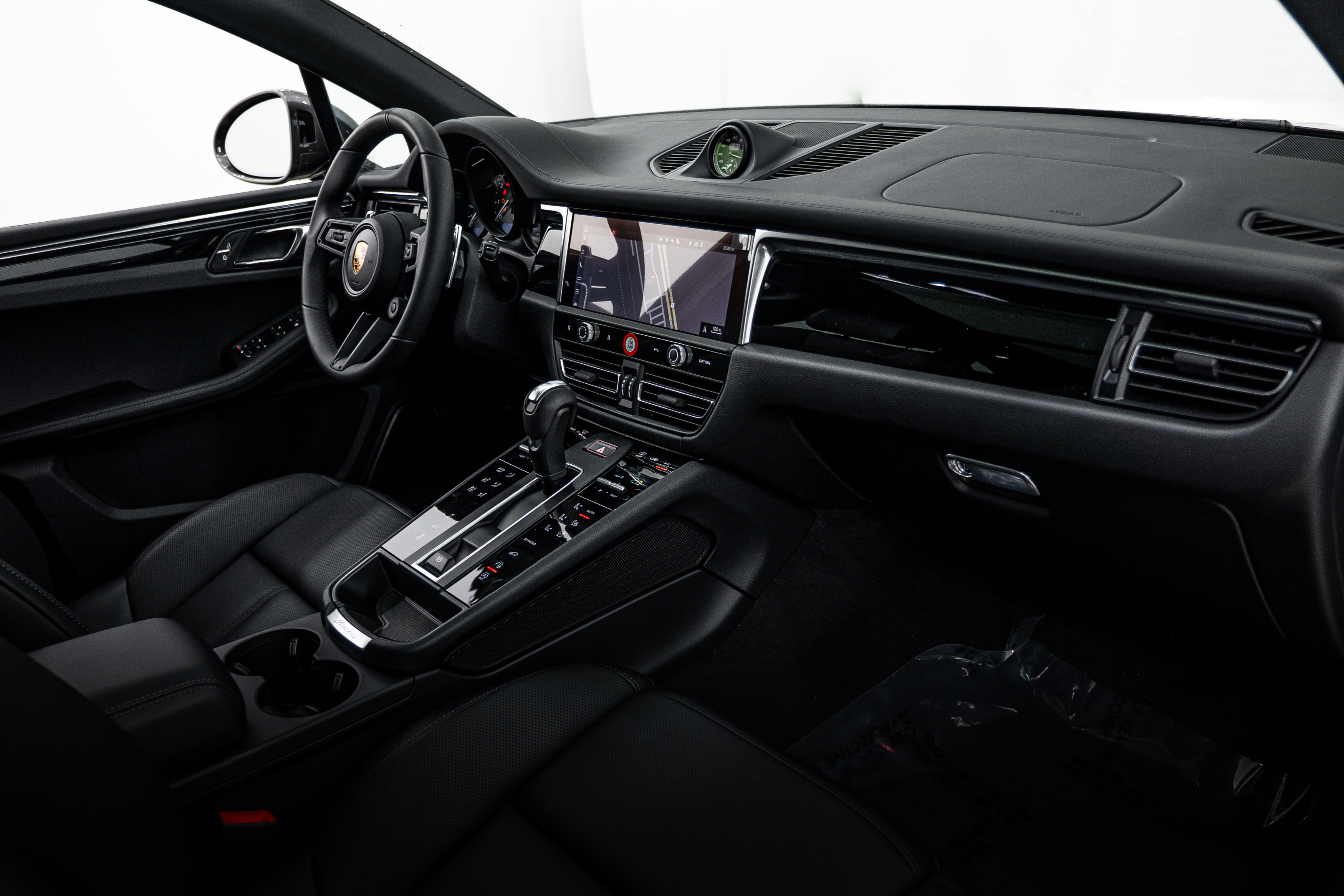 Certified 2026 Porsche Macan Turbo AWD/4WD image 12