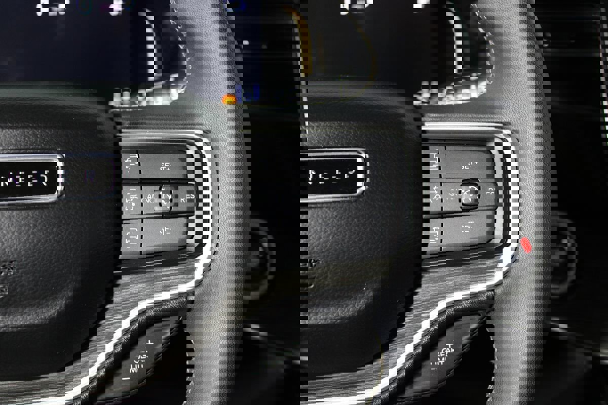 Used 2022 Jeep Wagoneer Series II w/ Premium Group I image 17