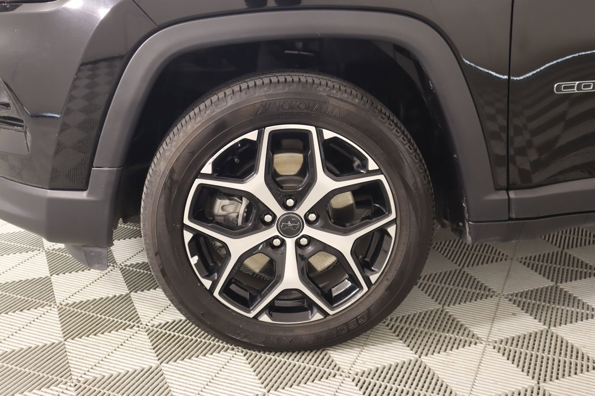 Used 2025 Jeep Compass Limited image 16