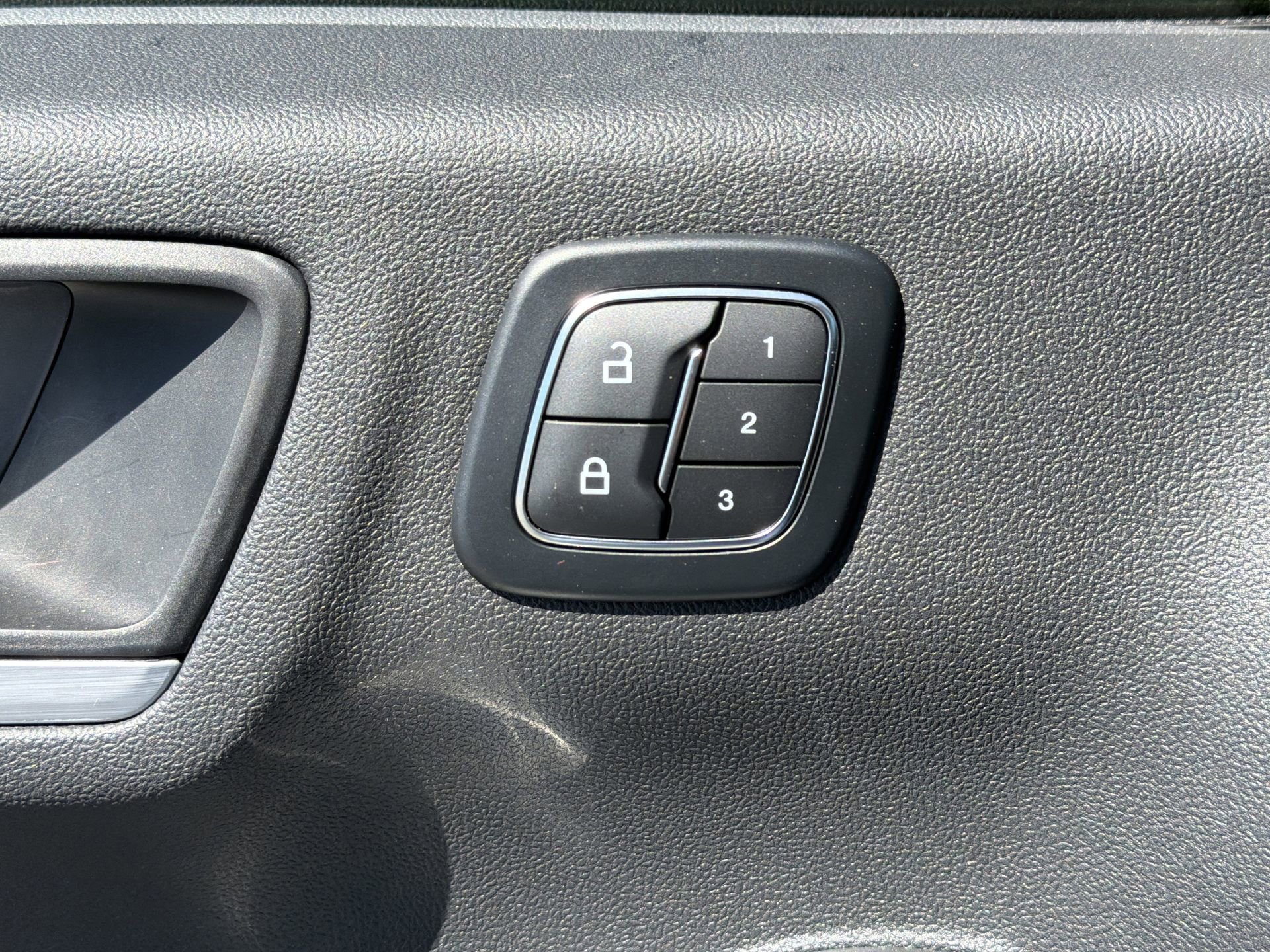 Certified 2025 Ford Escape SE w/ PHEV Premium Package image 13